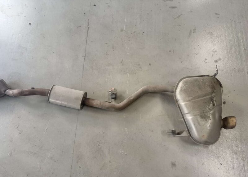 Original gebraucht Auspuffanlage komplett mit Kat. BMW 116i E81 E87 2009. Oe-Teilenummer: 7564181, 7564180, Katalysator, Vorschalldämpfer, Nachschalldämpfer