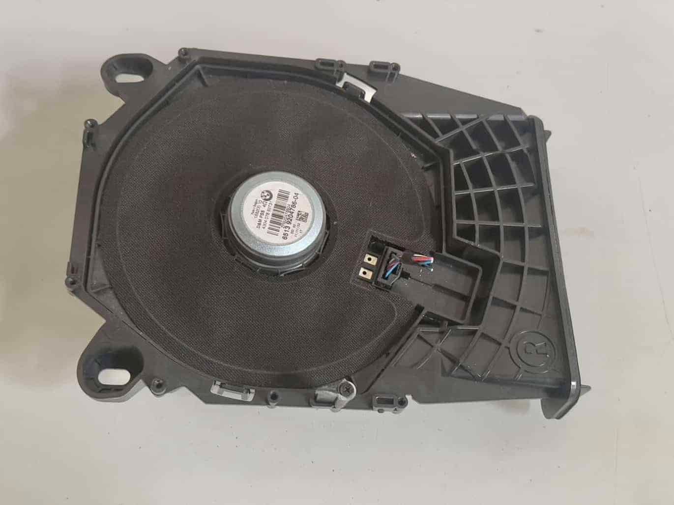 Original gebraucht Lautsprecher Subwoofer Bass BMW 116i E81 2011. Oe-Teilenummer: 65139204786, 18820010, 65139204786
