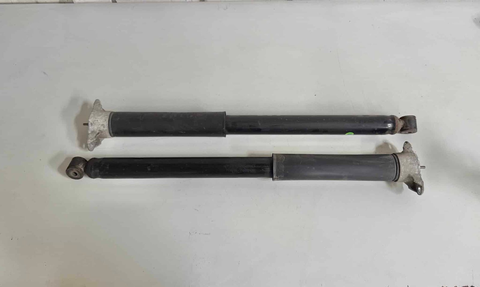 toßdämpfer Hinten Rechs und Links  Ford C-Max 2014 AV6118080CBF, 8V6118159AB