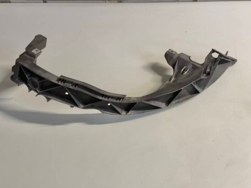 Halterung Scheinwerfer vorne Links BMW 116i E87 E81 2009 51647120823