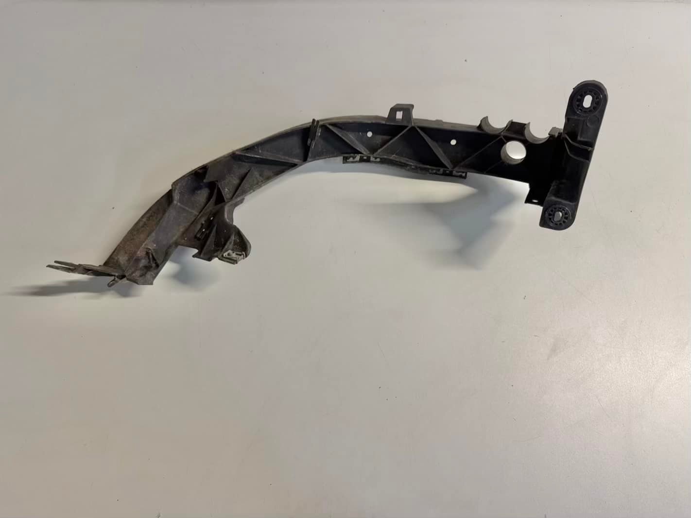 Halterung Scheinwerfer vorne Rechts BMW 116i E87 E81 2009 51647120824