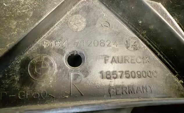 Halterung Scheinwerfer vorne Rechts BMW 116i E87 E81 2009 51647120824