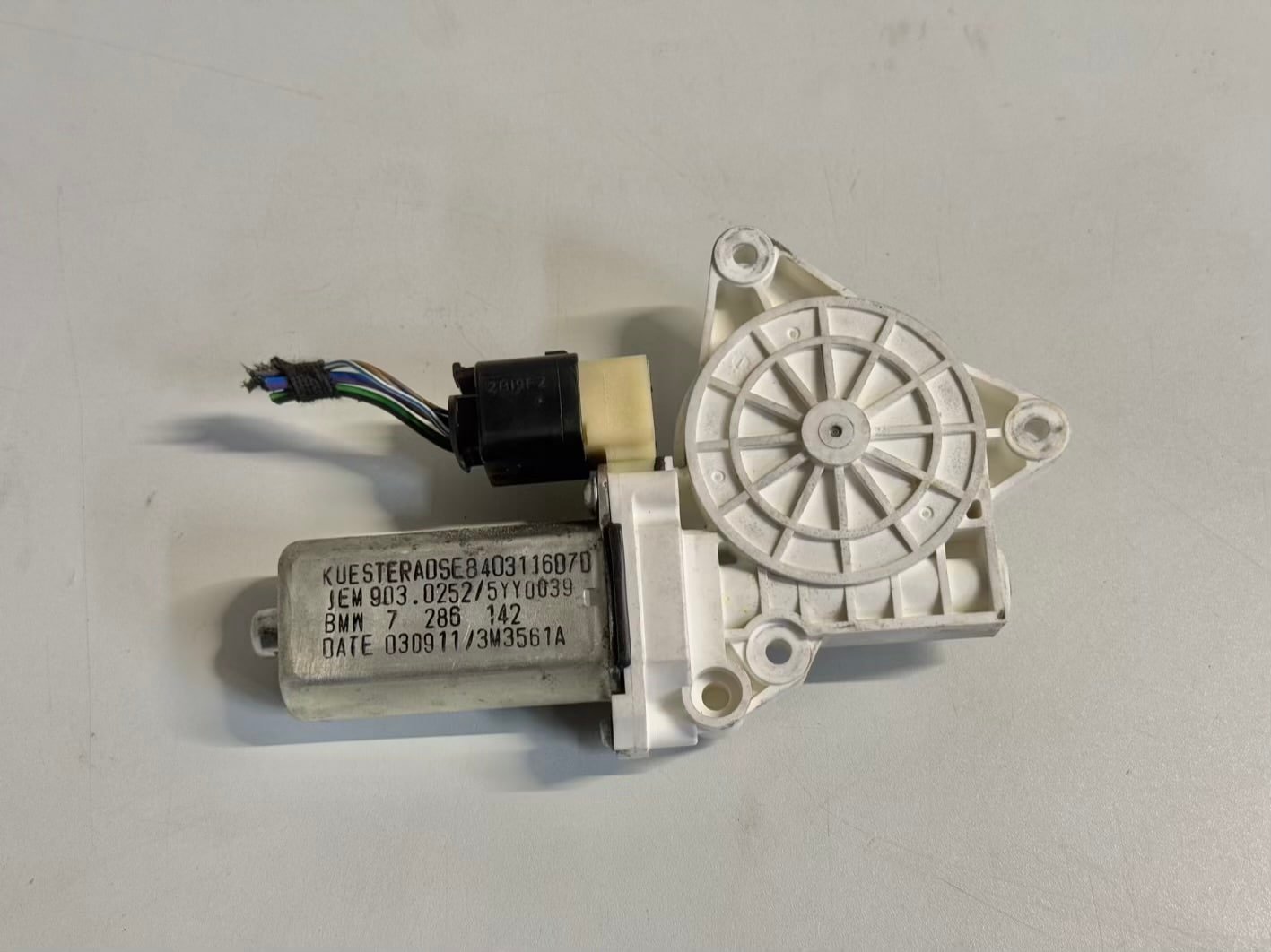 Fensterhebermotor BMW 116i E87 E81 2009 7286142, 5YY0039