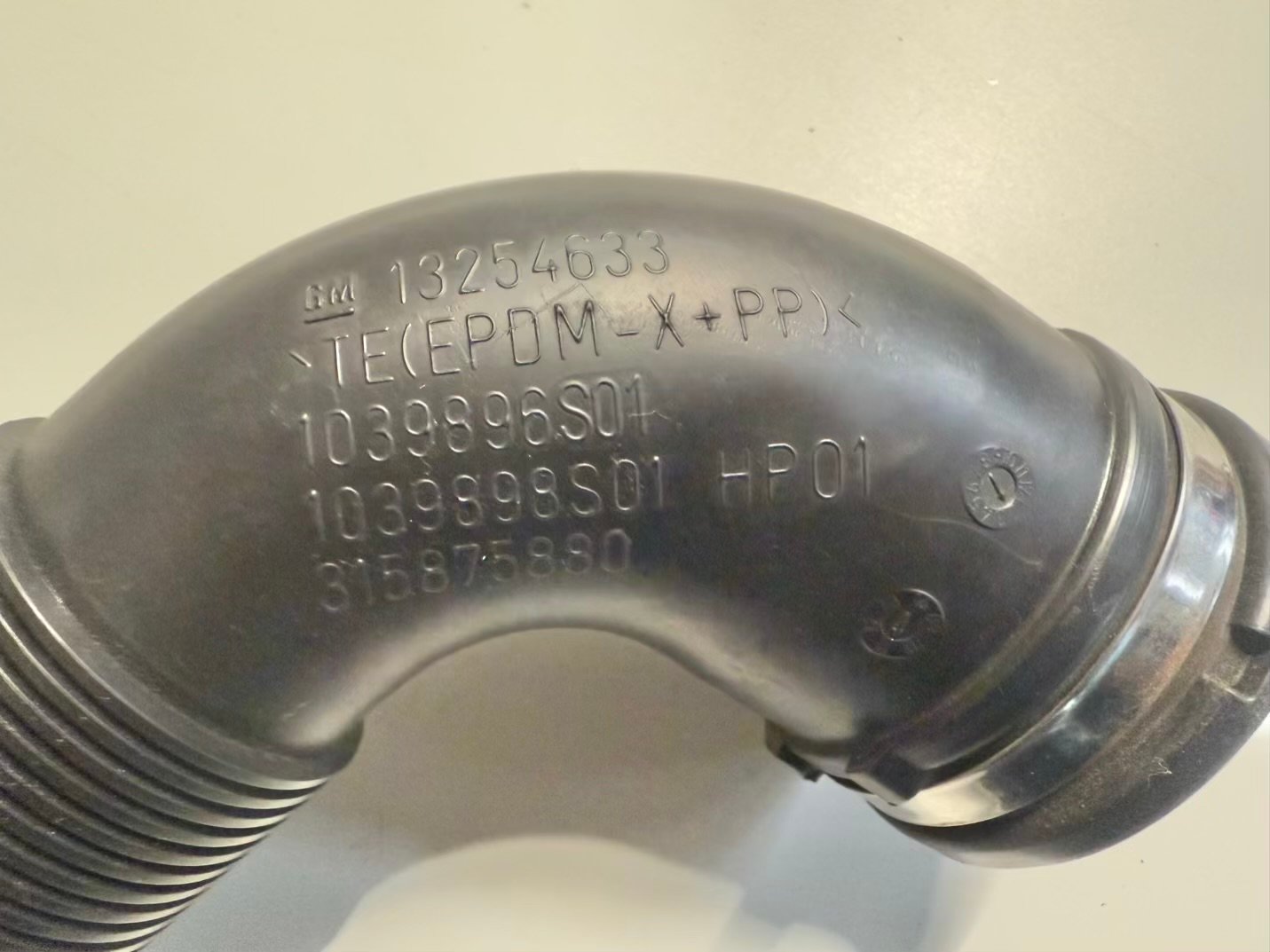 Ladeluftschlauch Luftschlauch Ansaugrohr OPEL ASTRA-J 2011 13254633, 1039897S01