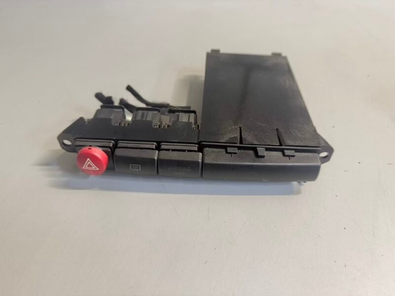 Schalterleiste warnblinkler schalter Seat Ibiza 1.2 2008 6L1858815