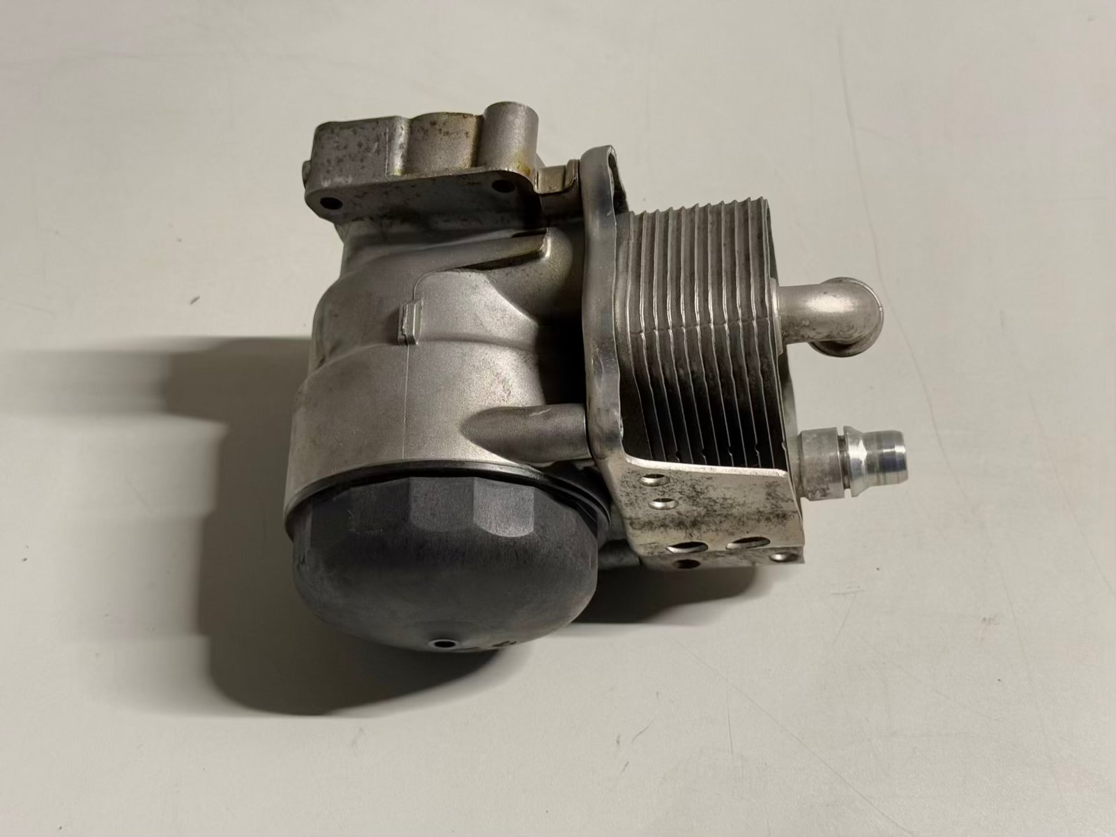 ÖLFILTERGEHÄUSE mit Ölkühler BMW 116i E81 E87 2011 7574115 B8316000