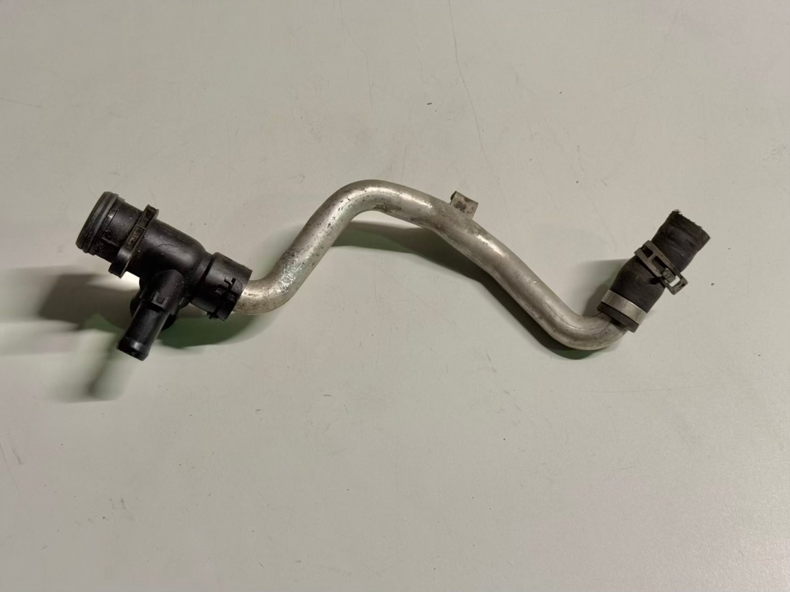 Kühlmittelflansch Kühlmittelschlauch Ford C-Max 2014 1.0 EcoBoost CM5G8A529GA