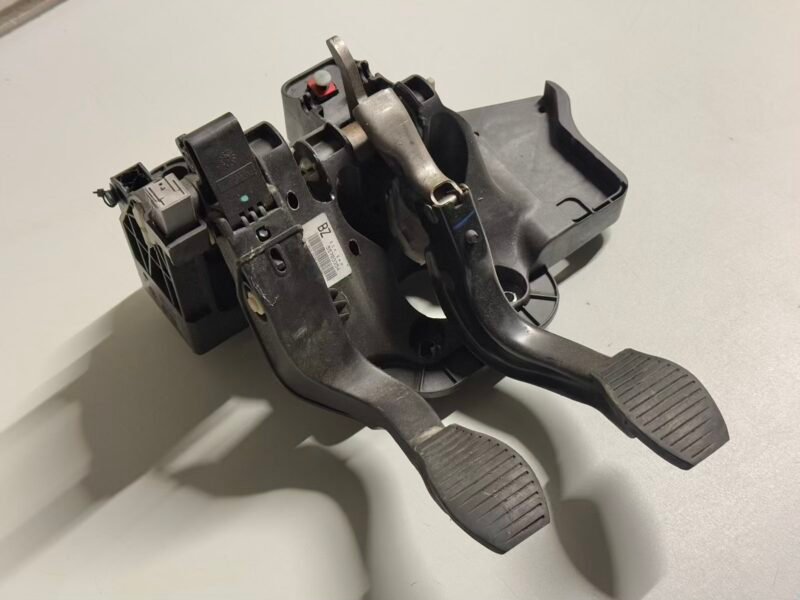Pedalblock Bremse Kupplung Pedal Opel Corsa D 55703354, 3801990165