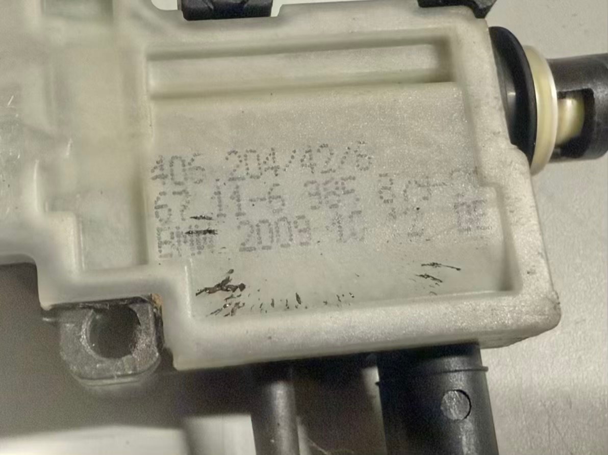 Stellmotor Stellelement Tankklappe BMW 116i E81 2011 67116985879