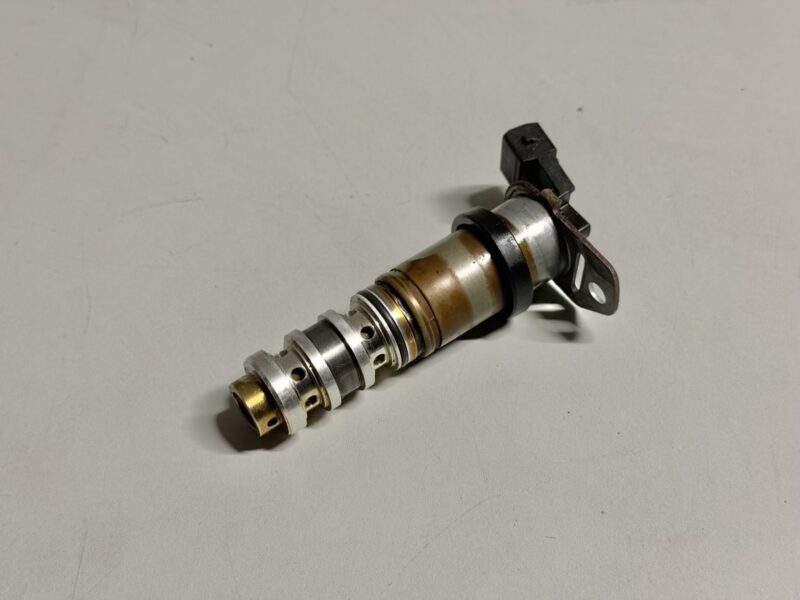 Zylinderkopf Magnetventil BMW 116i E81 2011 13150926, 11367561264, 7561264