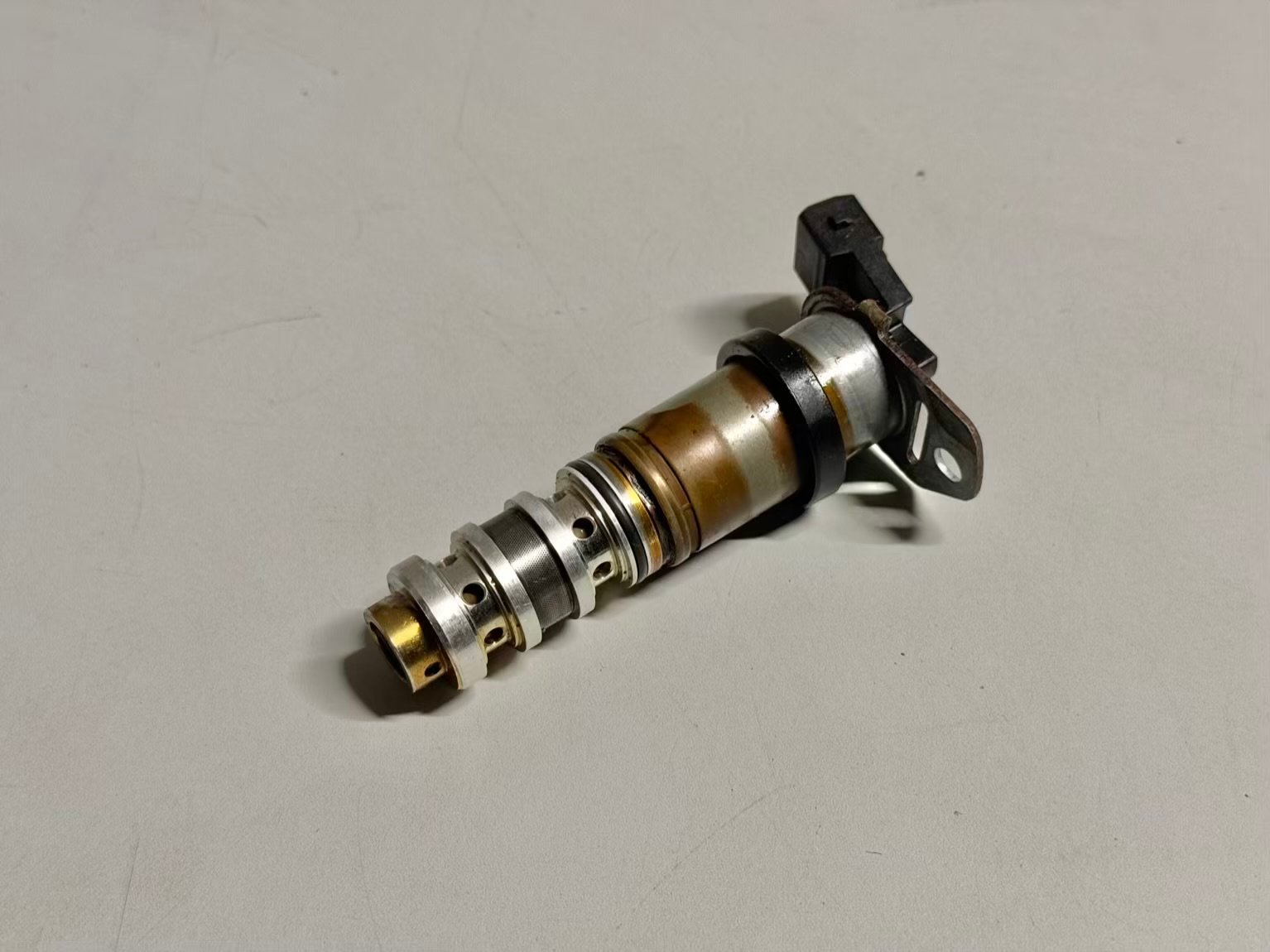 Zylinderkopf Magnetventil BMW 116i E81 2011 13150926, 11367561264, 7561264