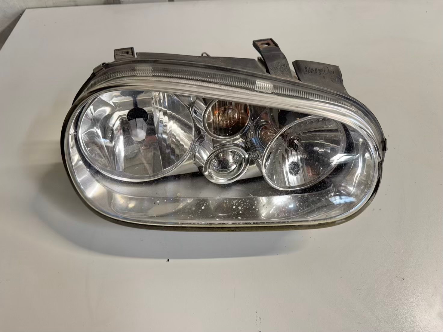 Hella Scheinwerfer Frontscheinwerfer recht Golf 4 1,4 1J1 1998 150146-00