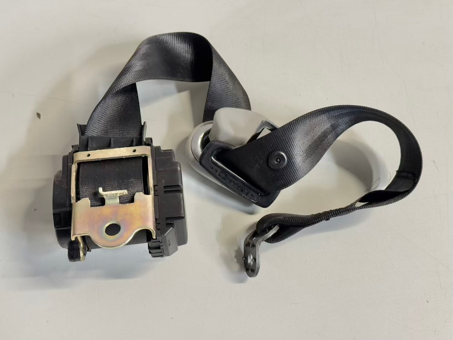 Sicherheitsgurt Hinten Links Golf 4 1,4 1J1 1998 1J6857805B, 56042690