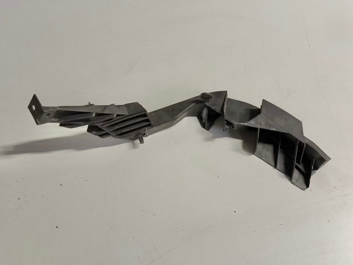 Stoßstangenhalter hinten Links Golf 4 1,4 1J1 1998 1J6807393A