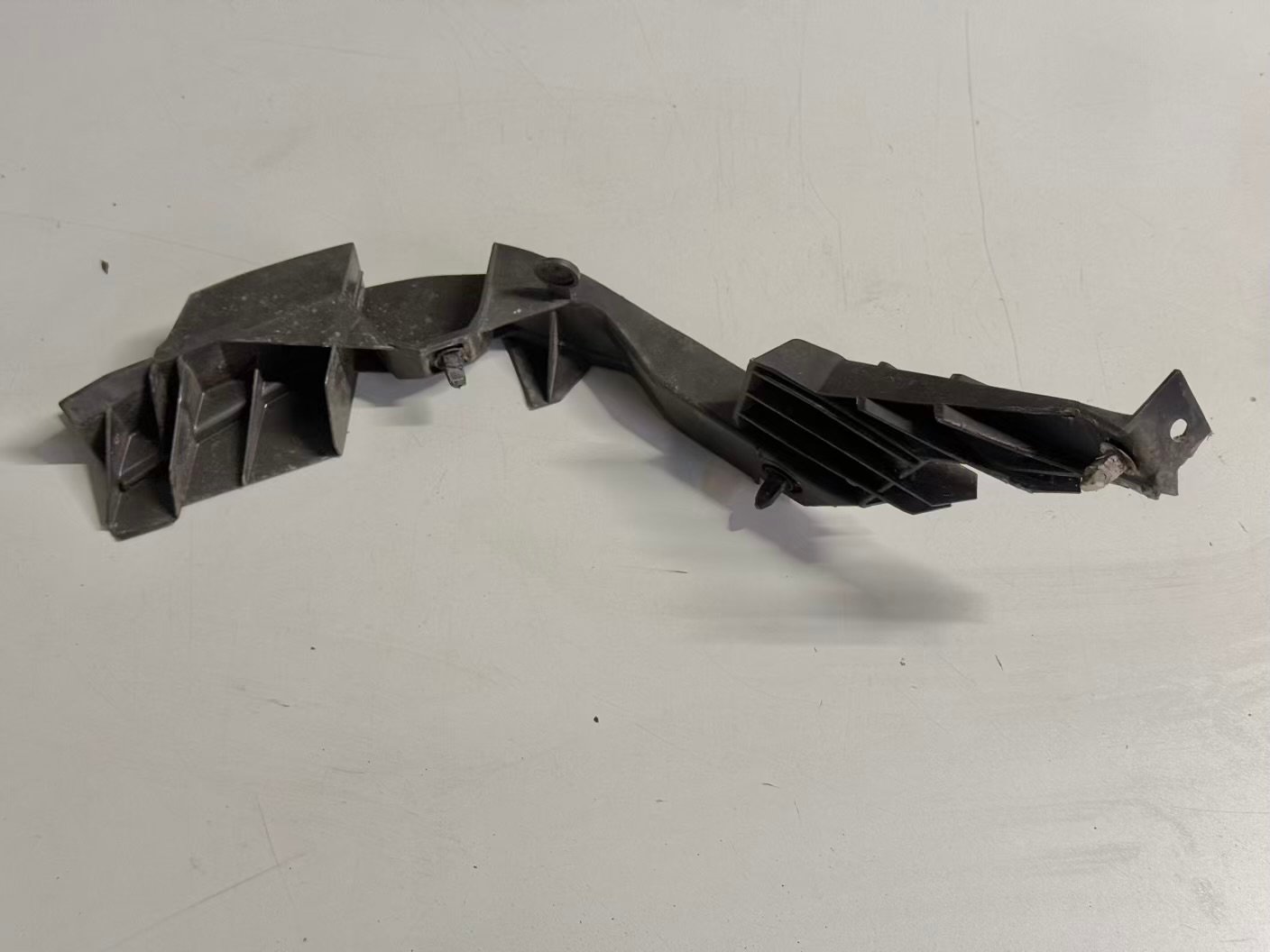 Stoßstangenhalter hinten Recht Golf 4 1,4 1J1 1998 1J6807394A