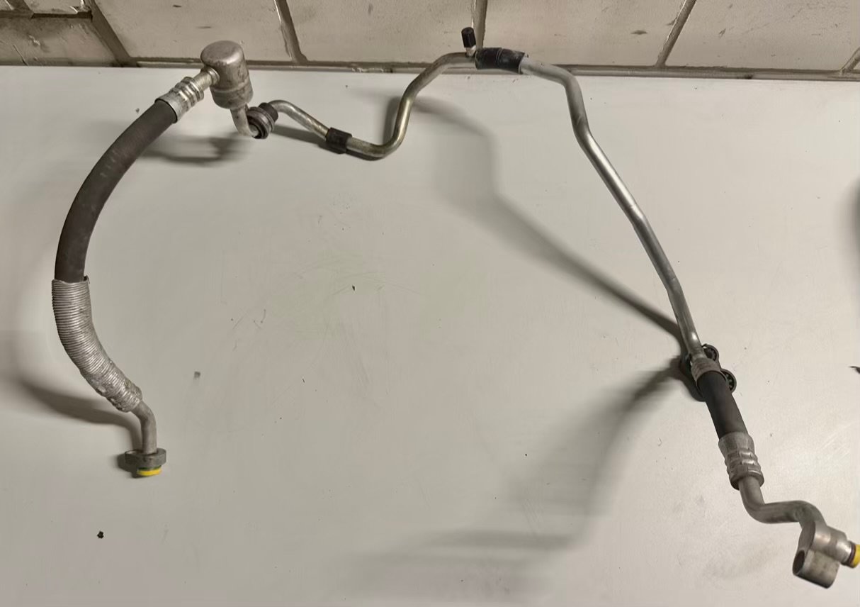 Klimaleitung Klimaschlauch VW Touran 1.6 FSI Trend 1T1 2003 1T0820743L