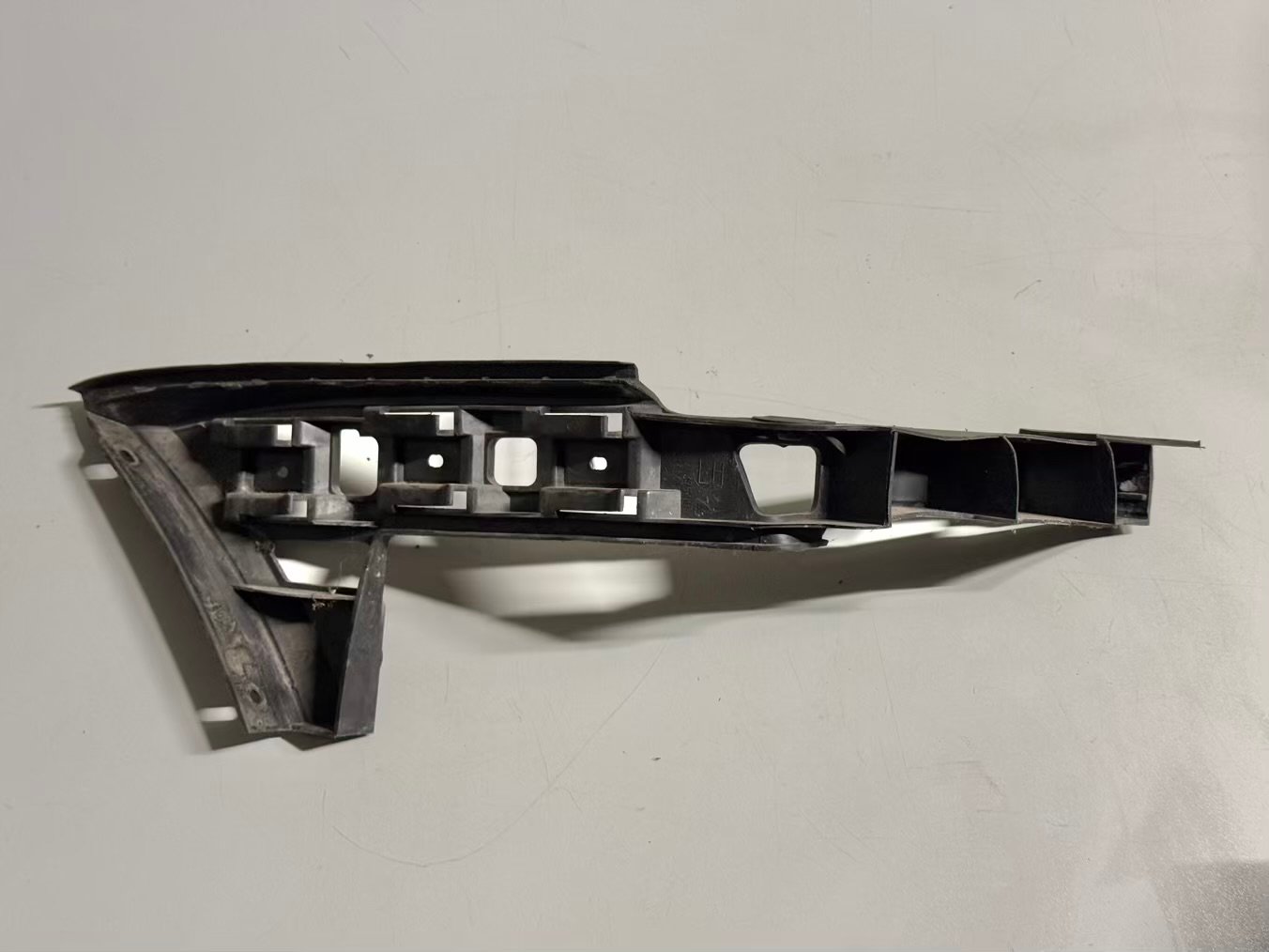 Stoßstangenhalter hinten links VW Touran 1.6 FSI Trend 1T1 2003 1T0807375