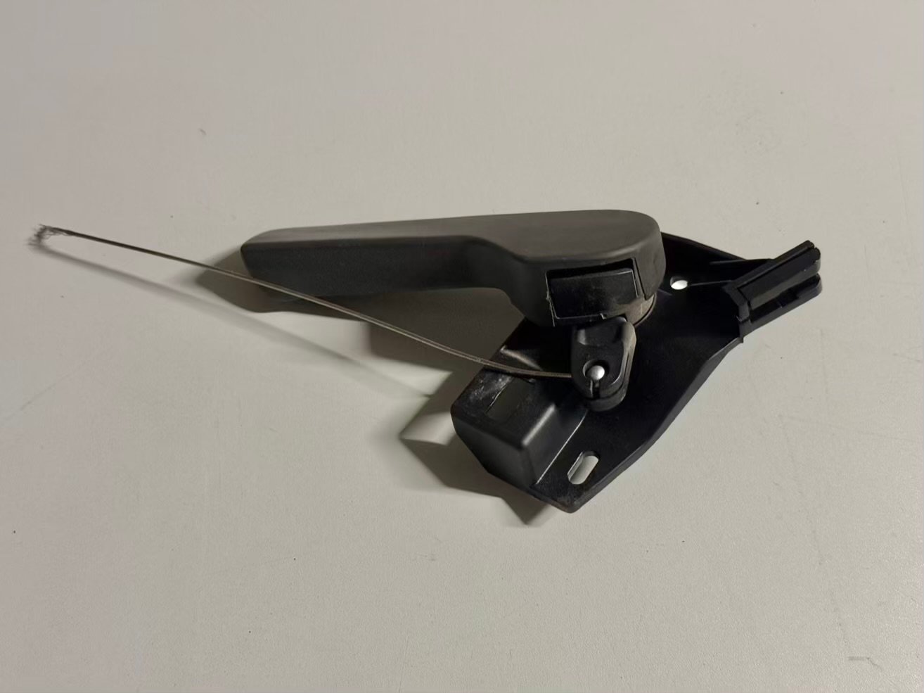 Griff Entriegelung Motorhaube Haubenzug  VW Touran 1.6 FSI 1T1 2003 1J1823533C