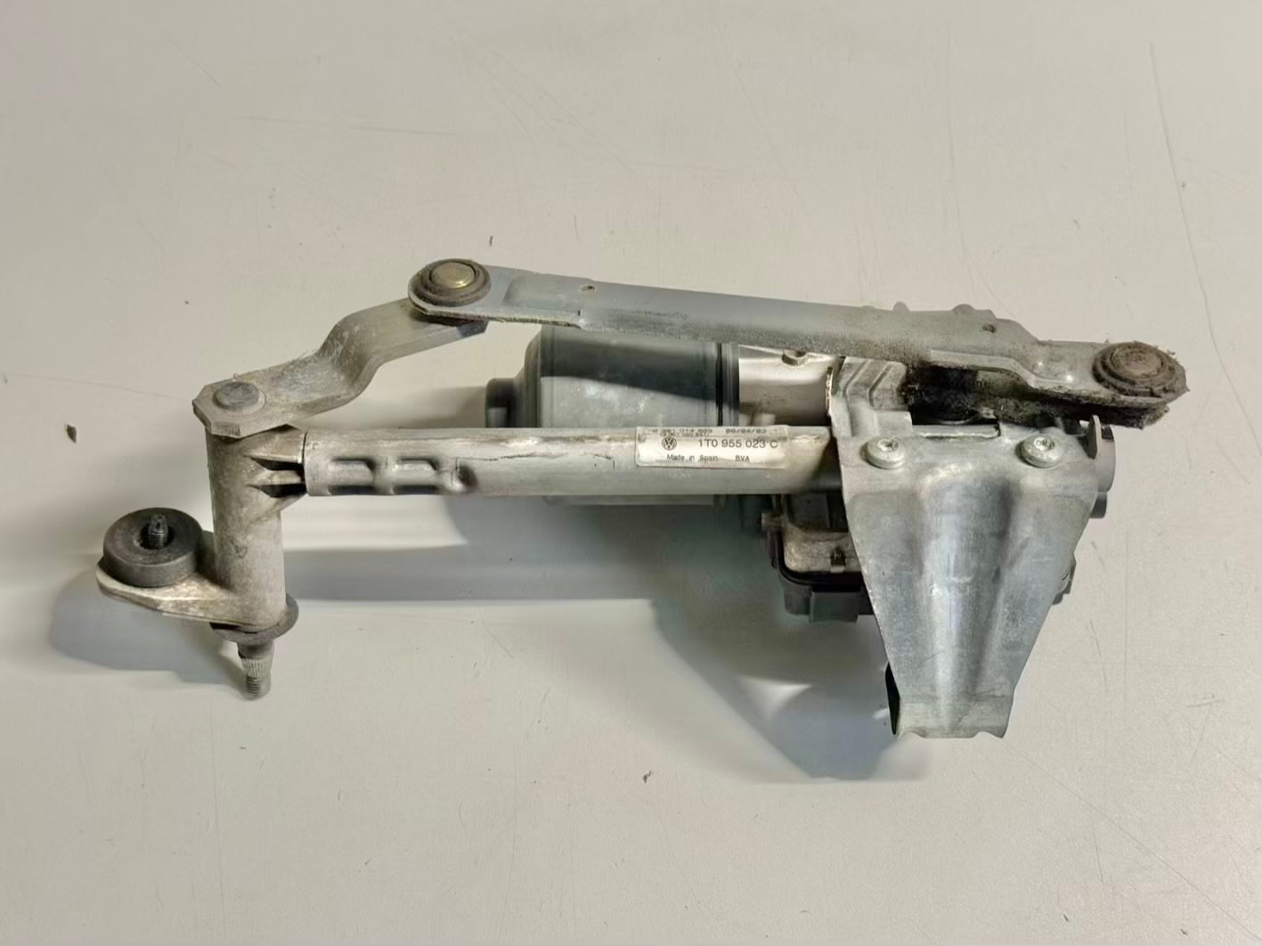 Wischermotor Wischergestänge Vorne Rechts VW Touran 1T1 2003 1T0955024