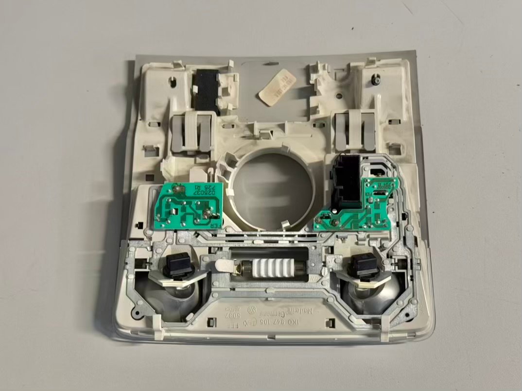 Leseleuchte Innenraumbeleuchtung vorne VW Golf Plus 2005 5M1 1,6 FSI 1K0947105