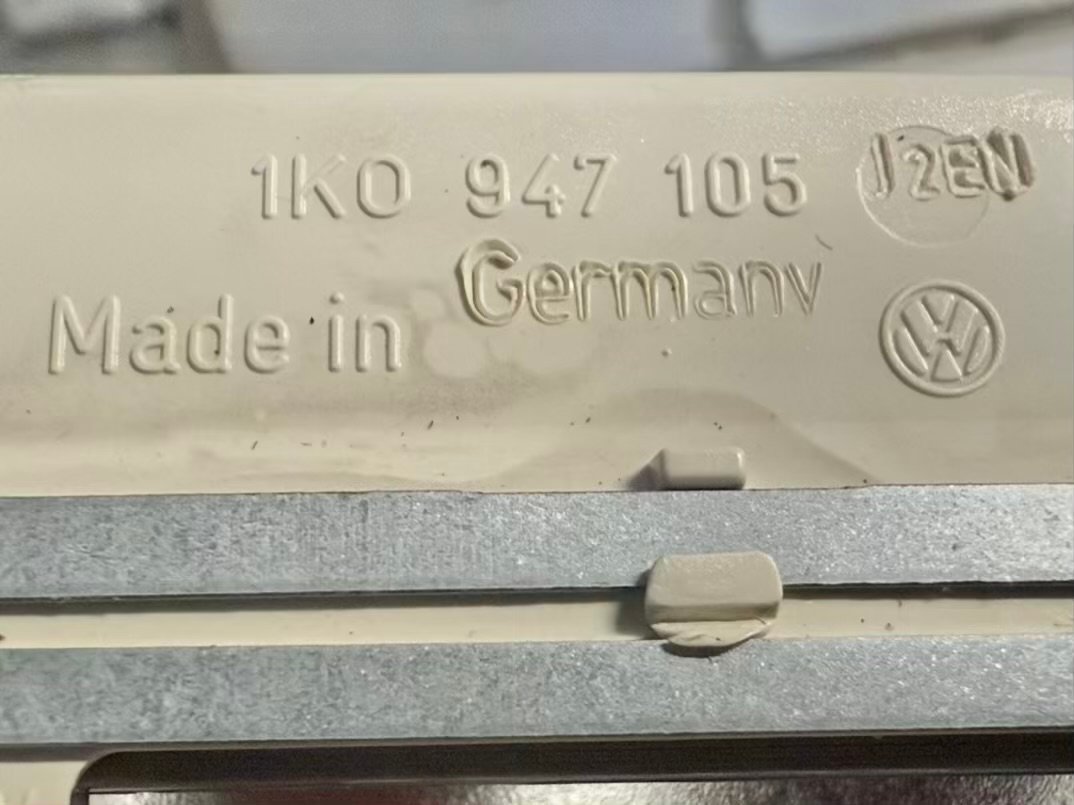 Leseleuchte Innenraumbeleuchtung vorne VW Golf Plus 2005 5M1 1,6 FSI 1K0947105