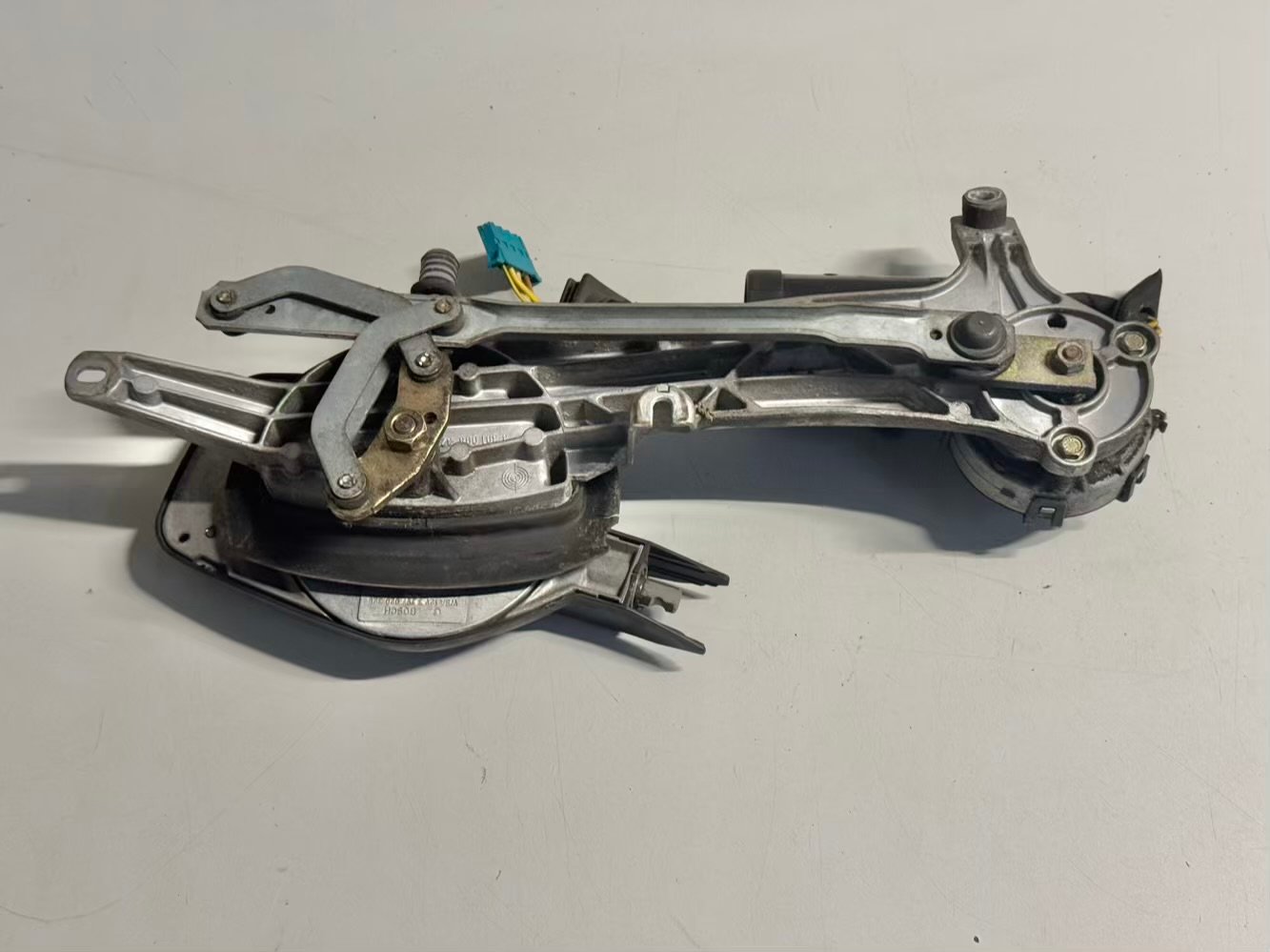 Wischermotor mit Gestänge vorne Mercedes BENZ CLK 320 1999 W208 0390241420