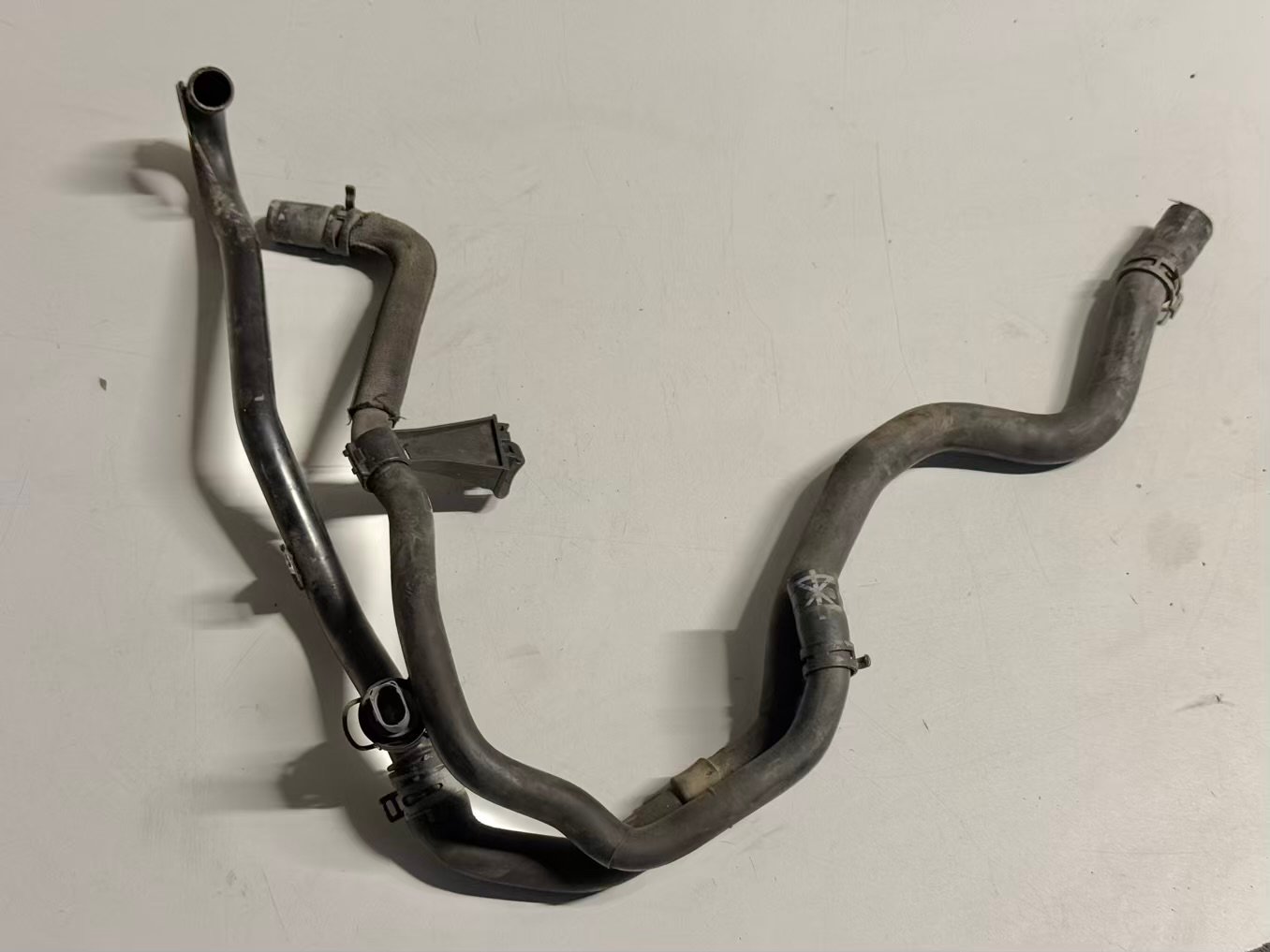 Kühlmittel Schlauch Kühlerschlauch 2.0 TDI VW Passat 3C Kombi 2008 3AA122109B