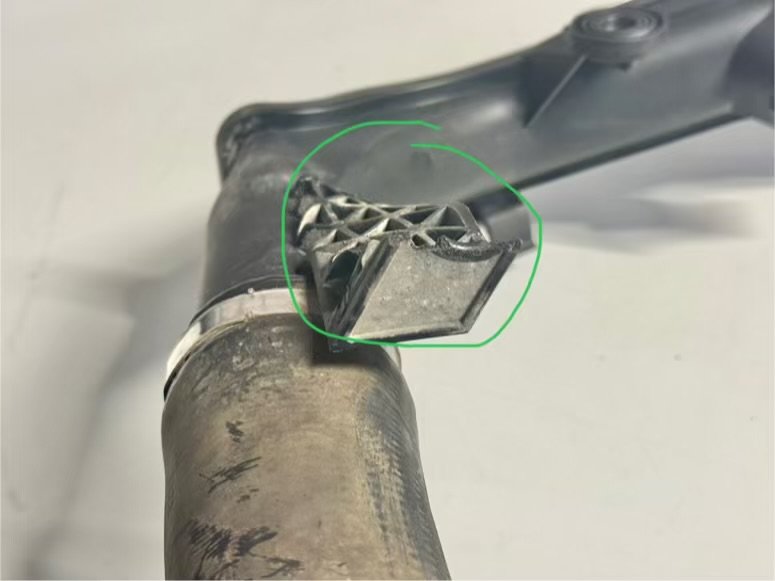 Ladeluftschlauch Turbo 2.0 TDI Passat 3C 2008 5N0145770