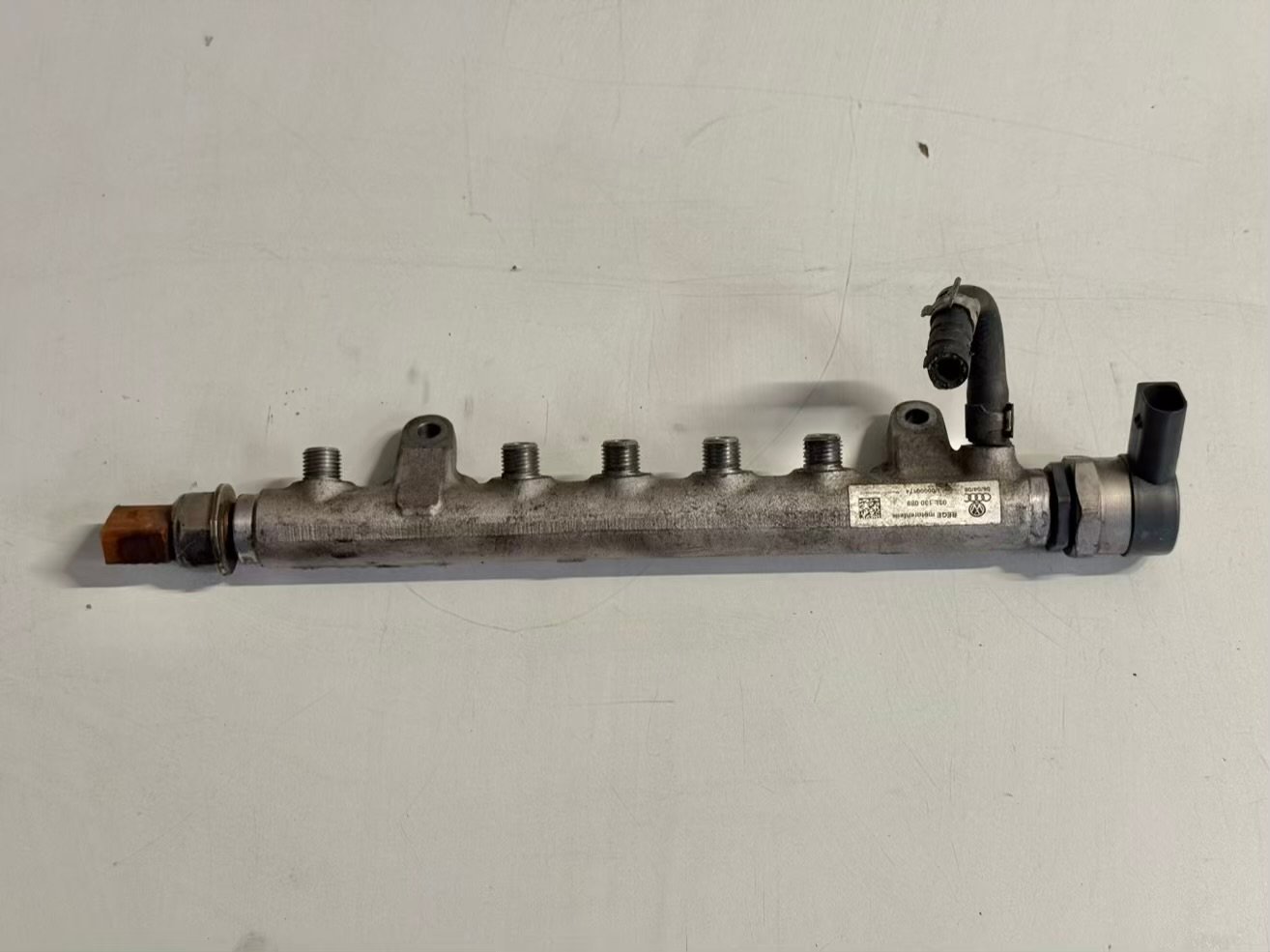 Einspritzleiste Düsenstock Rail Diesel 2.0 TDI Passat 3C 2008 03L130089