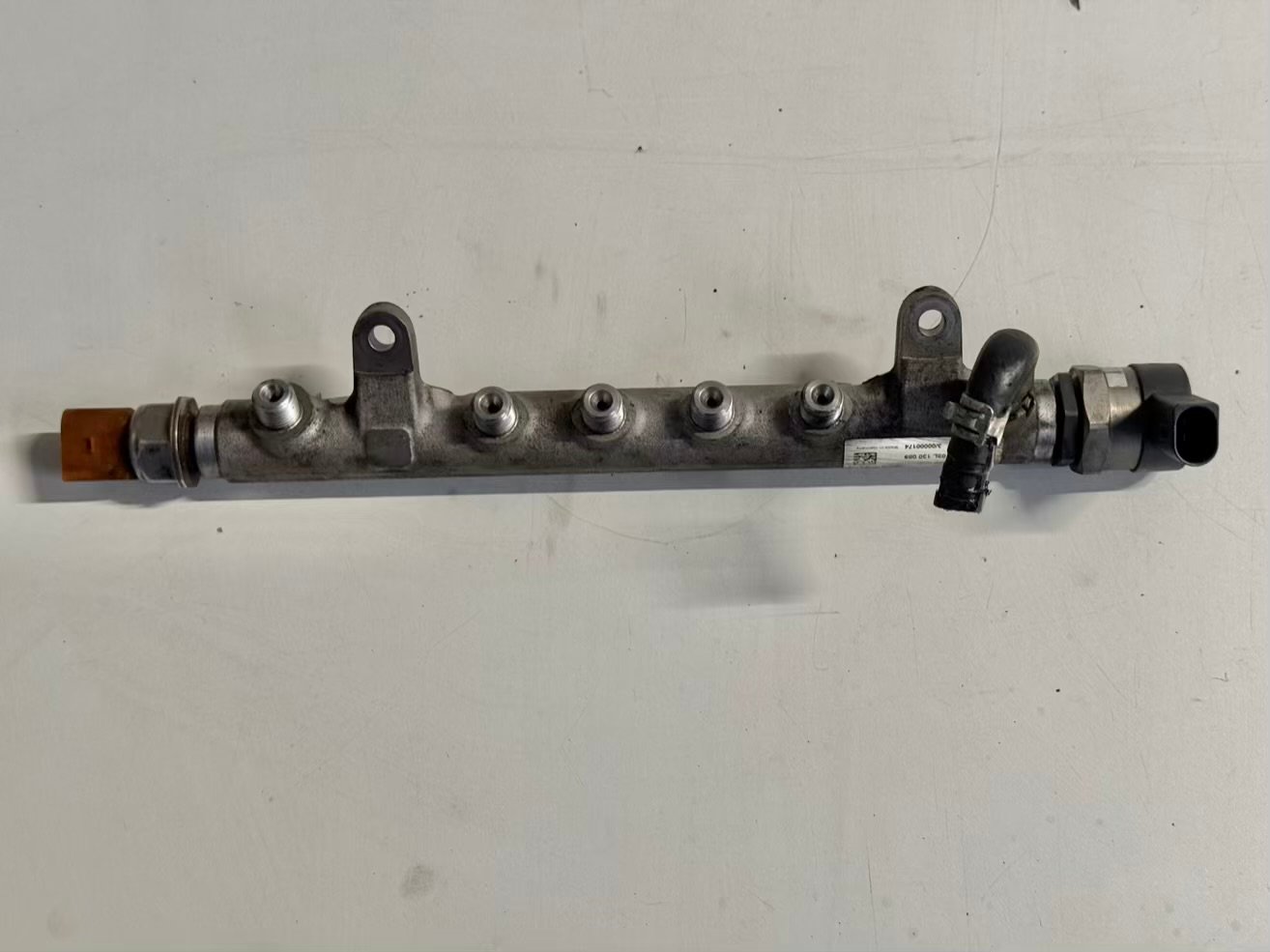 Einspritzleiste Düsenstock Rail Diesel 2.0 TDI Passat 3C 2008 03L130089