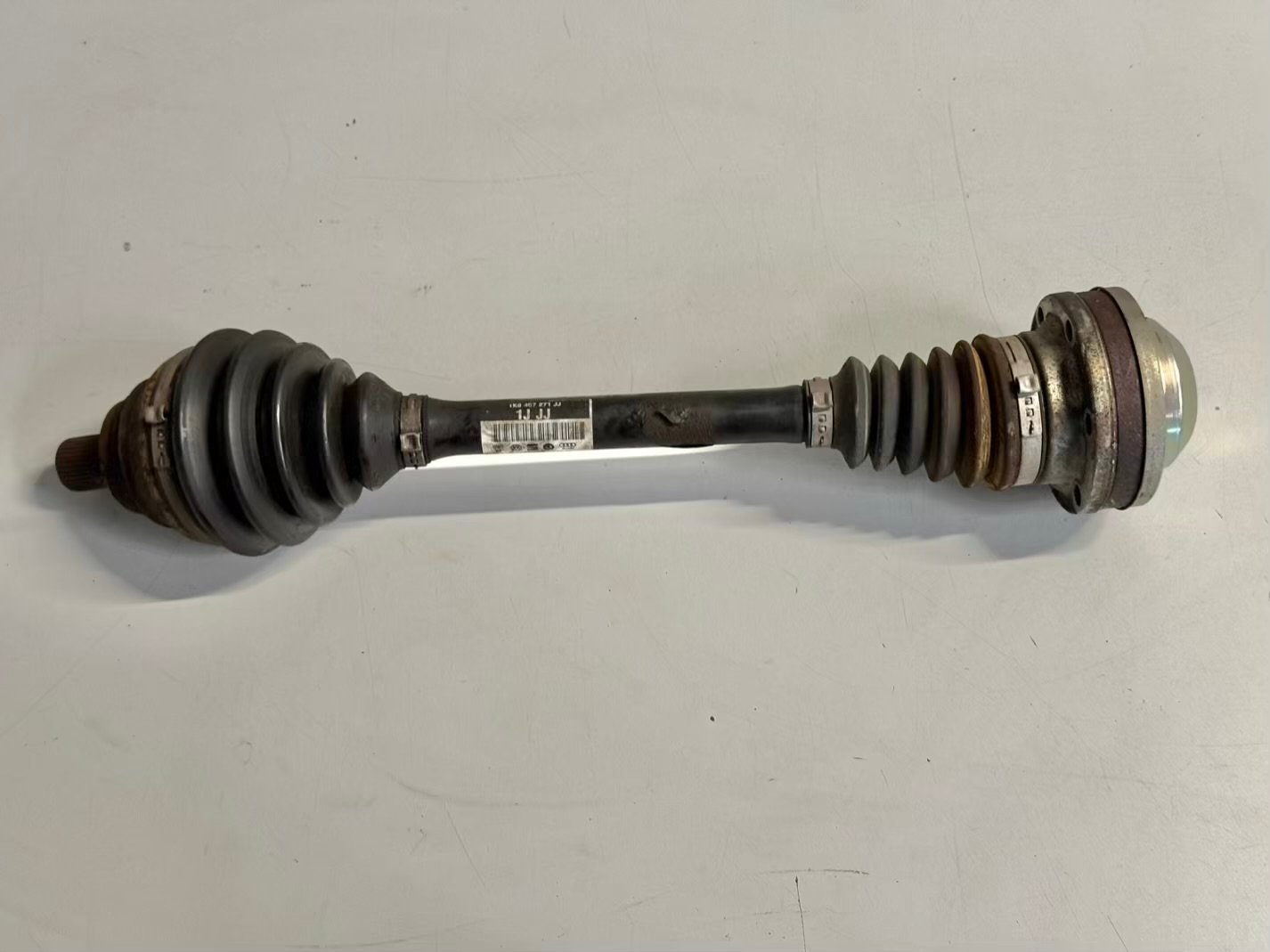 Antriebswelle Gelenkwelle Vorn links VW Golf Plus 2009 1,4 TSI 1K0407271