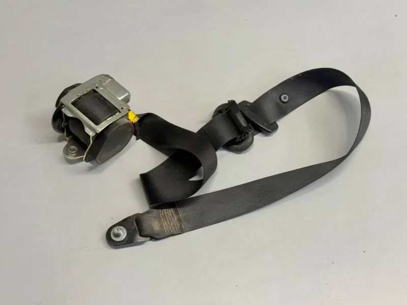 Sicherheitsgurt Vorne Rechts Mercedes Benz Vito W639 111CDI 2009 A6398603985