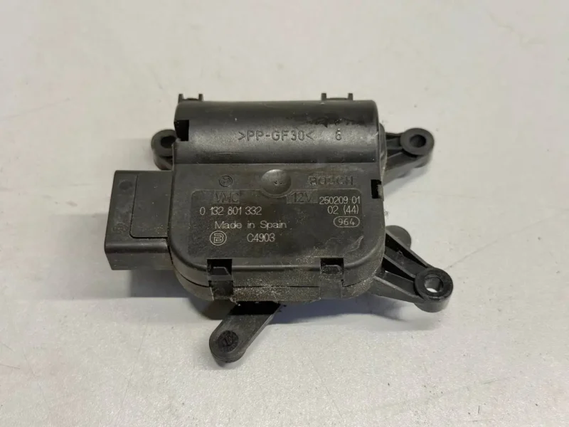Stellmotor Heizung Mercedes Benz Vito W639 111 2009 0132801332