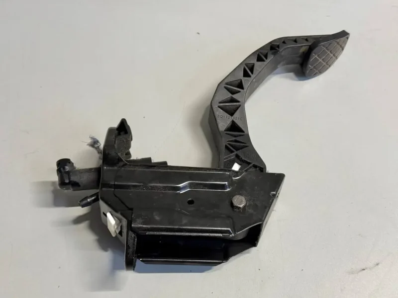 Kupplungspedal Mit Kupplungsgeberzylinder VW Polo 9N1 1,2L 2002 6Q1721059F