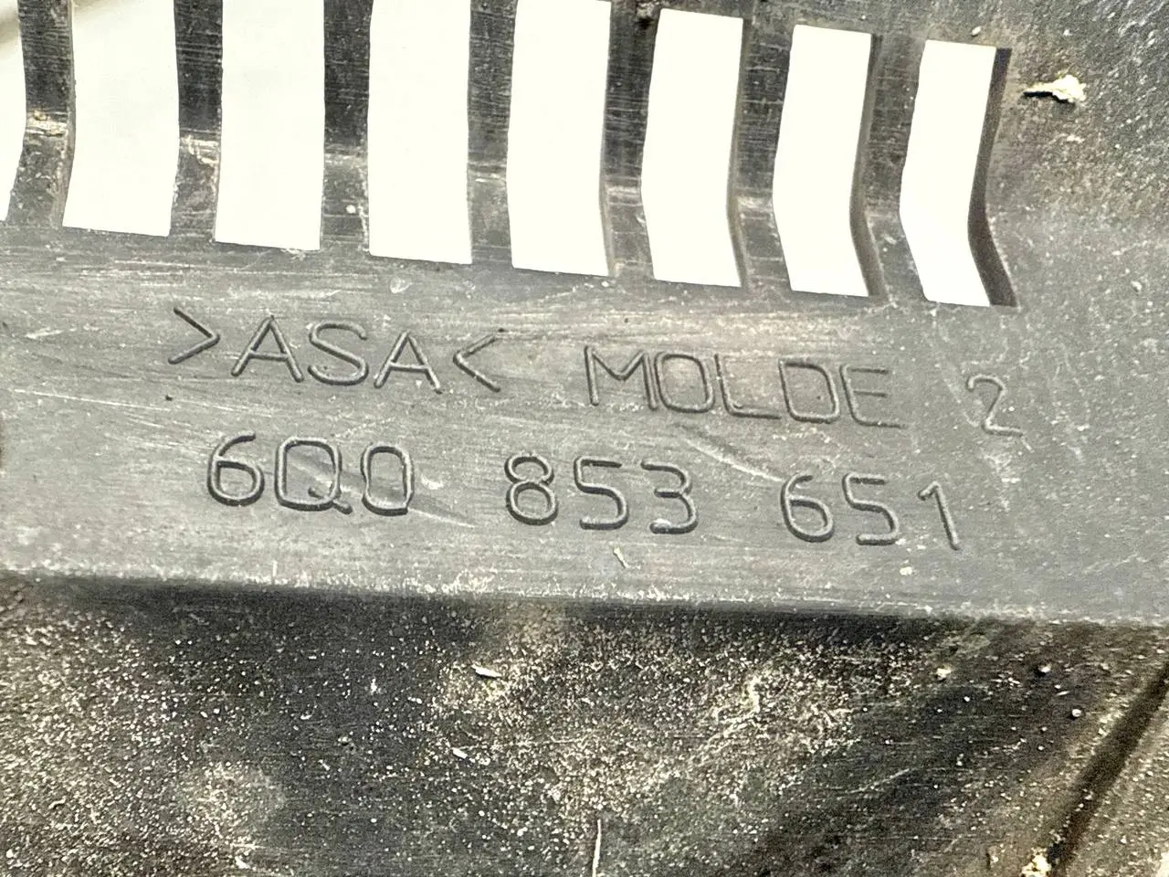 Kühlergrill mit Emblem Grill Front VW Polo 9N1 1,2L 2002 6Q0853651