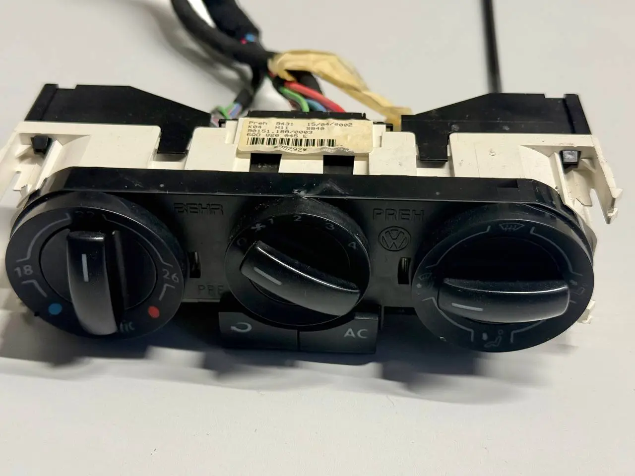 HEIZUNGSREGLER KLIMABEDIENTEIL VW Polo 9N1 1,2L 2002 6Q0820045E