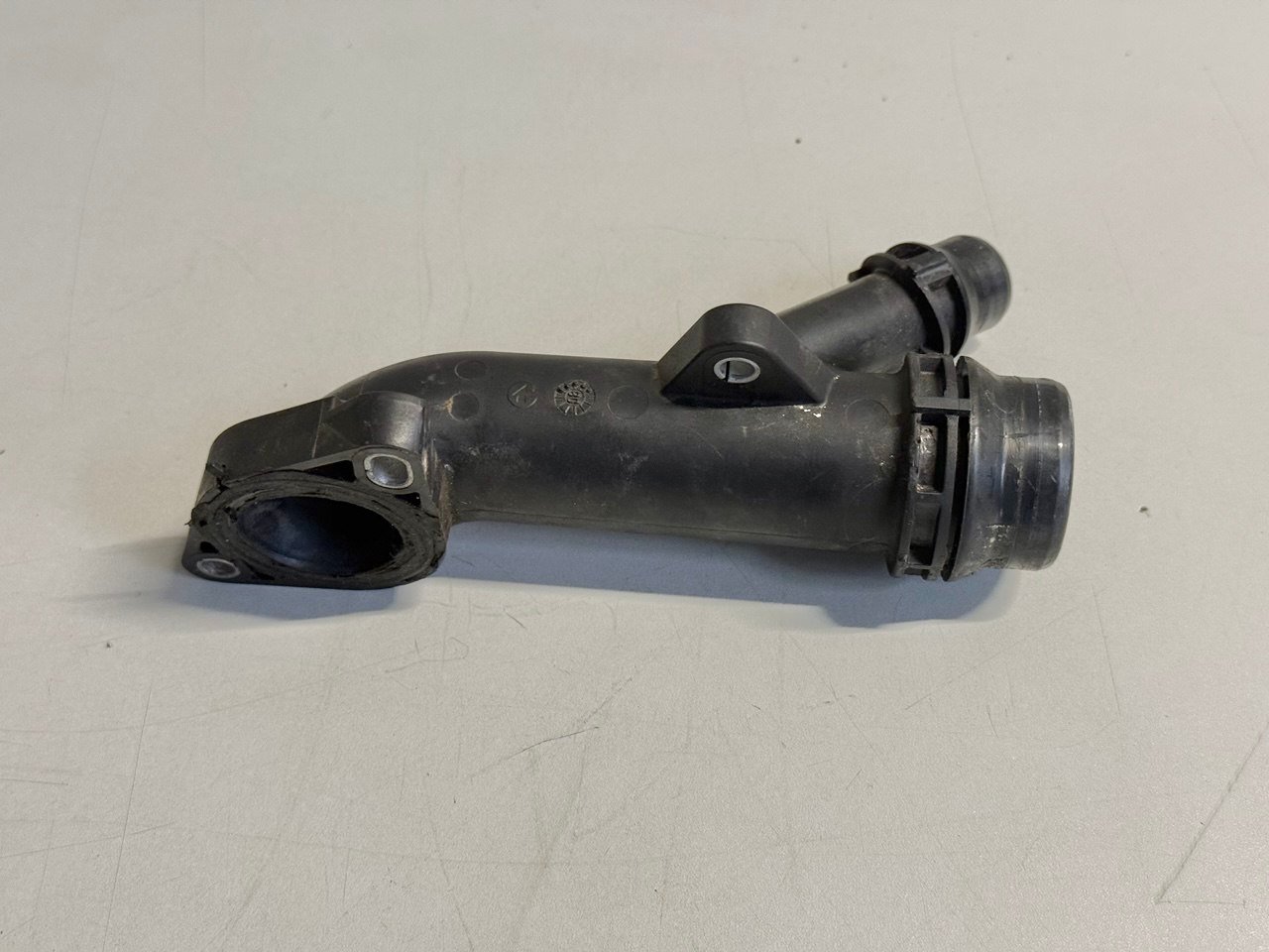 Anschlussstück Flansch Verbindung Kühler BMW 116i N43 E81 E87 2011 7560130