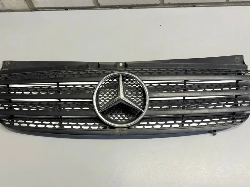 Frontgrill Kühlergrill Gitter Mercedes Benz Vito W639 111CDI 2009 A6398800185