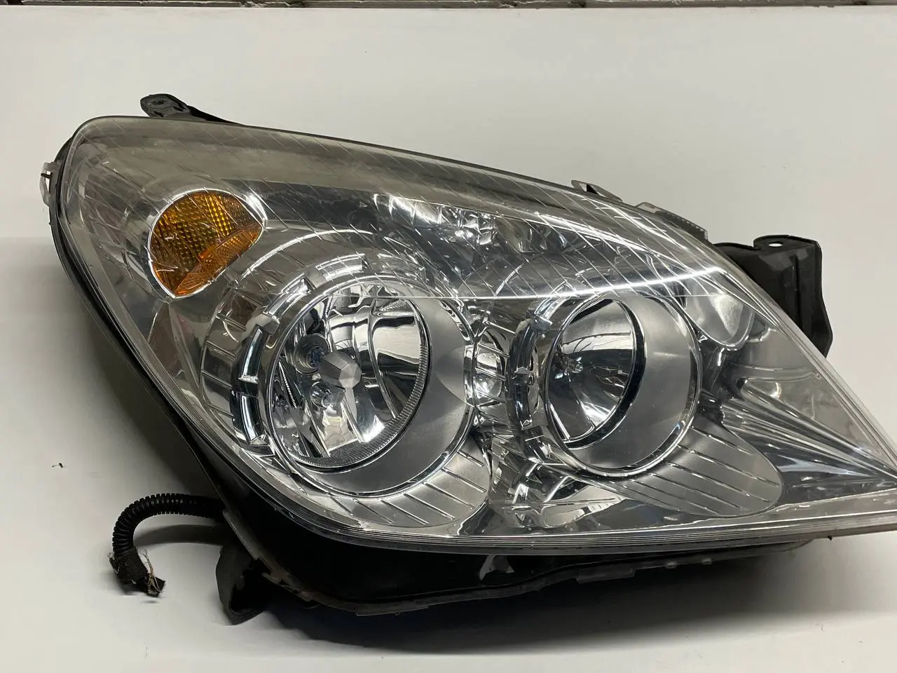 Hauptscheinwerfer rechts Opel ASTRA-H 1.6 DOHC 2007 1EG27037042