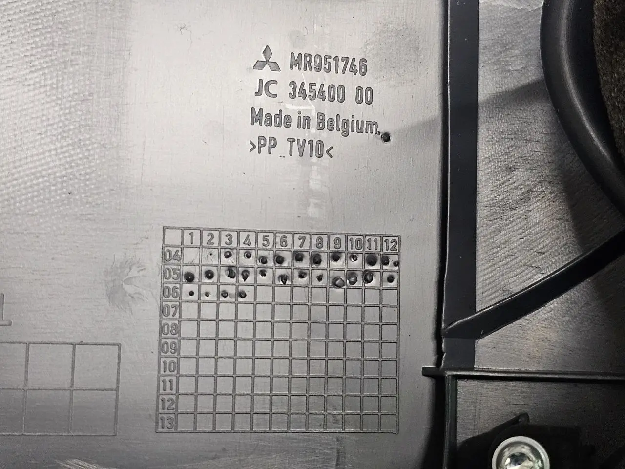 Mittelkonsole Lüftungsgitter Warnblinker Mitsubishi Colt 2006 1,3 MR951746