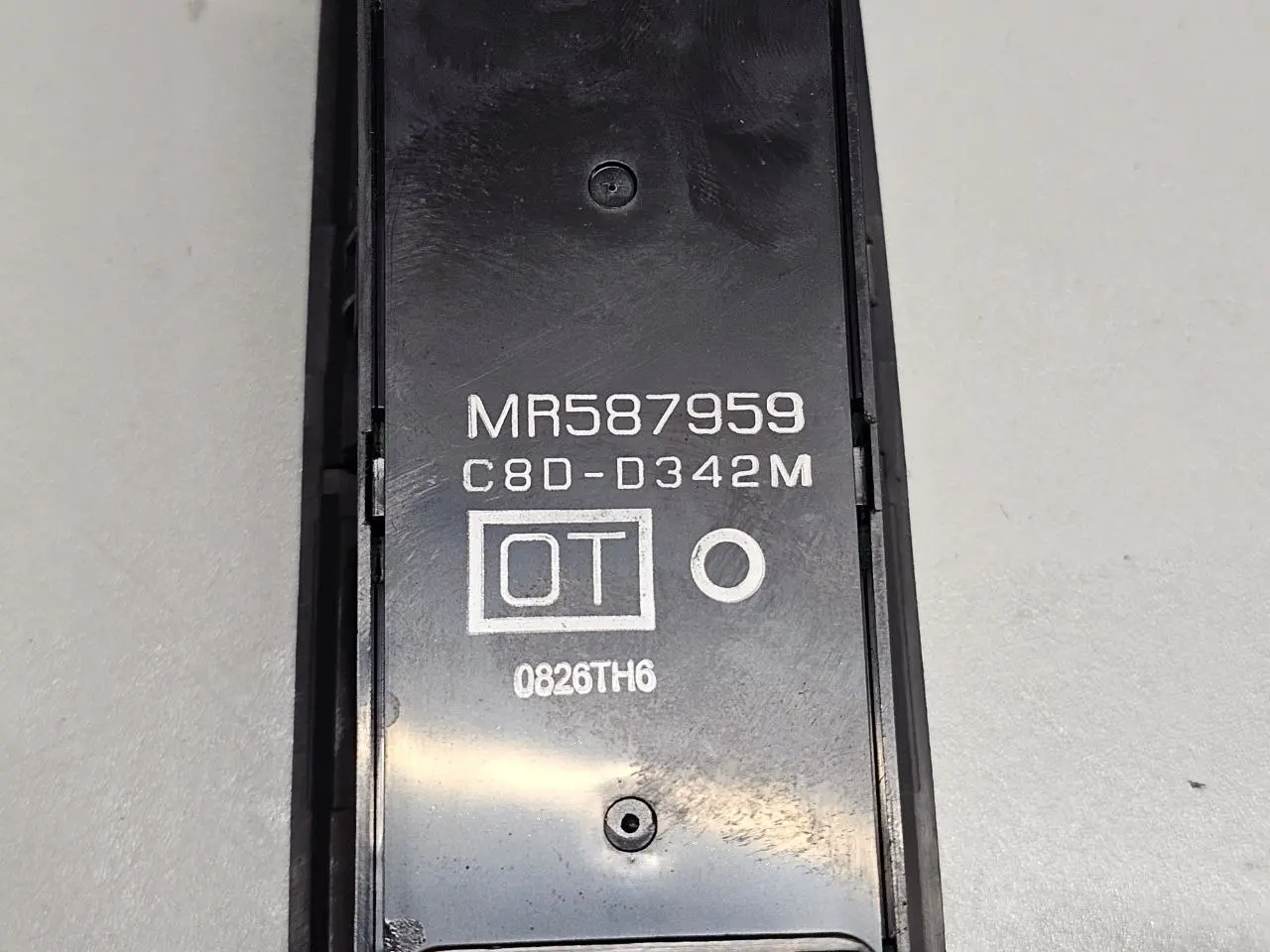 Fensterheber Schalter links Mitsubishi Colt 2006 1,3 MR587959