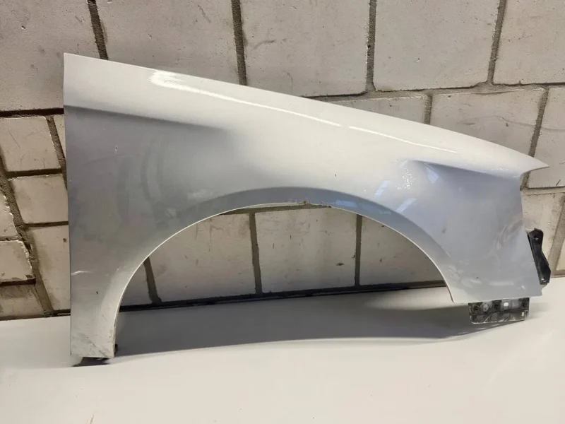 Kotflügel vorne rechts VW Passat 3C Kombi 2008 FC: Silber LA7W