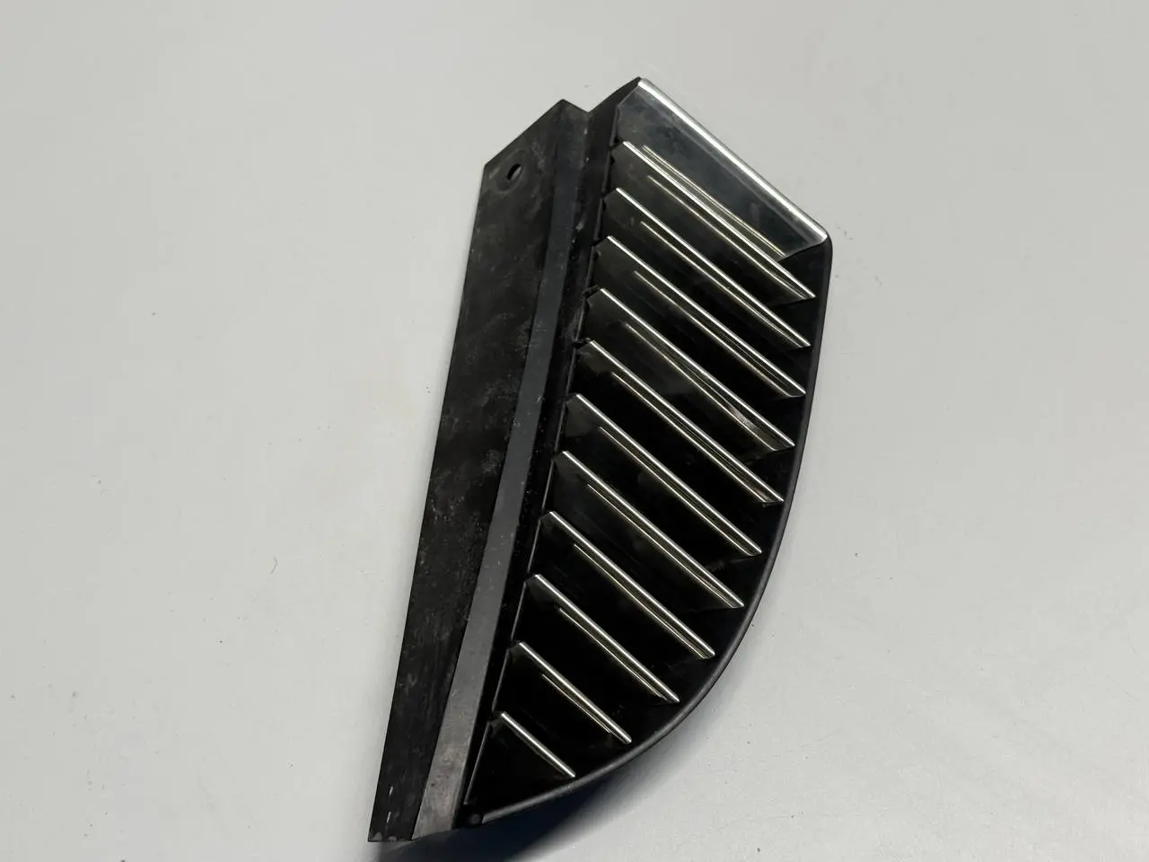 Gitter Stoßstange vorne rechts Mitsubishi Colt 2006 1,3 MN127774