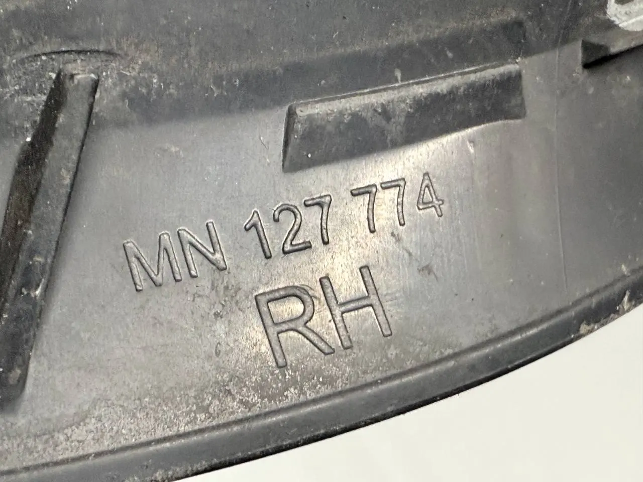 Gitter Stoßstange vorne rechts Mitsubishi Colt 2006 1,3 MN127774