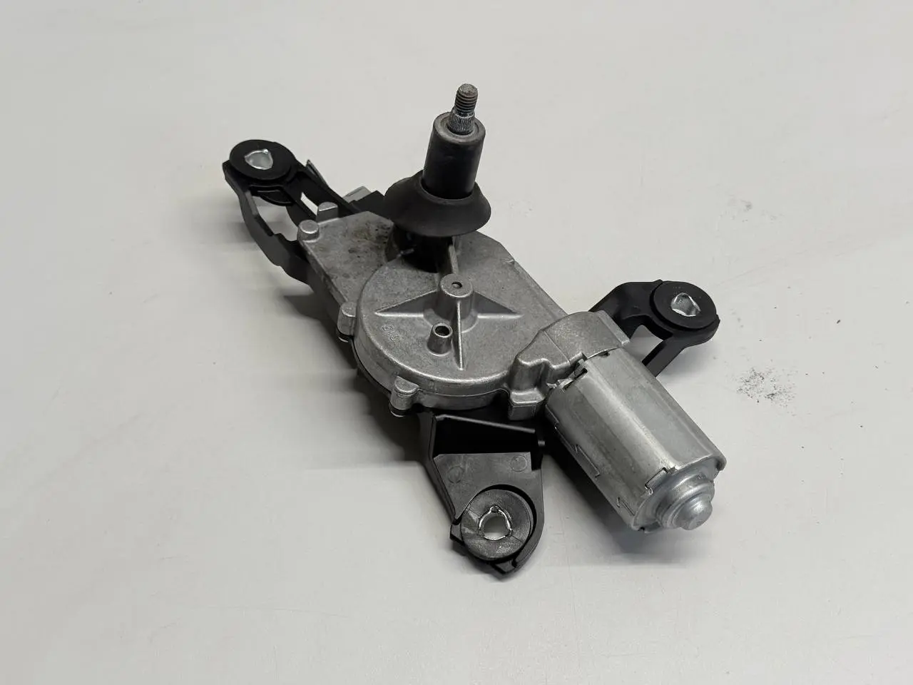 Wischermotor Heckscheibe Mitsubishi Colt 2006 1,3 MN105052, 0390201802