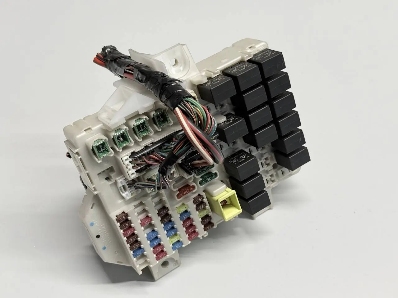 Steuergerät Bordnetz Sicherungskasten Mitsubishi Colt 2006 1,3 MN108319