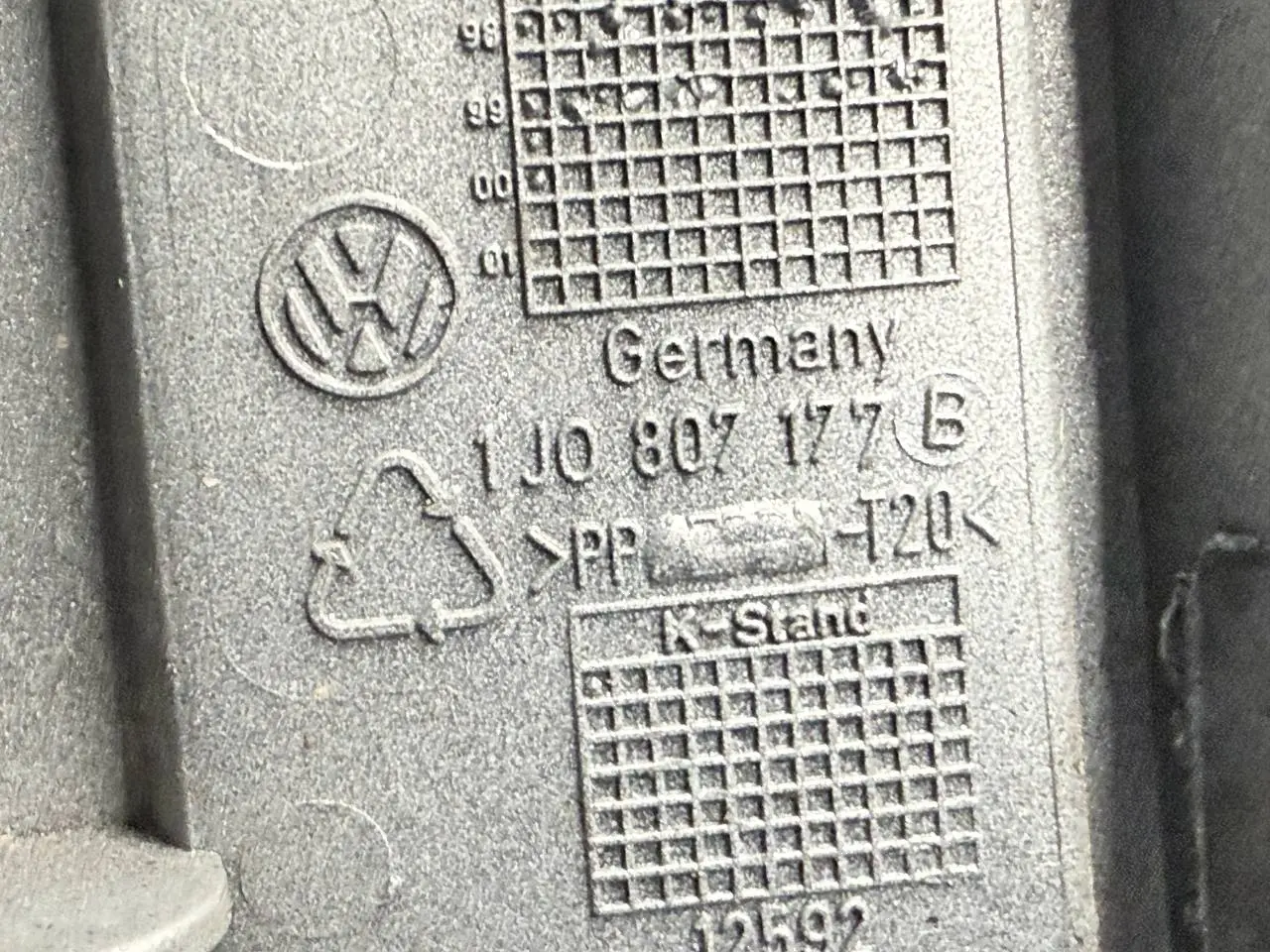 Stoßstange Stossfänger vorn VW Golf 4 1,6 1J1 2000 1J0807221, 1J0807719 FC: LB7Z