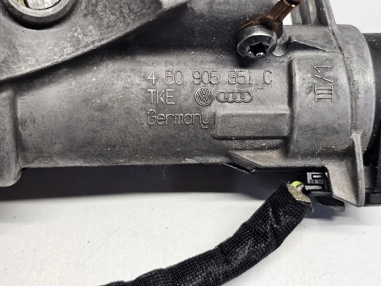 Zündschloß mit 1 Schlüssel VW Golf 4 1,6 1J1 2000 4BO905851C