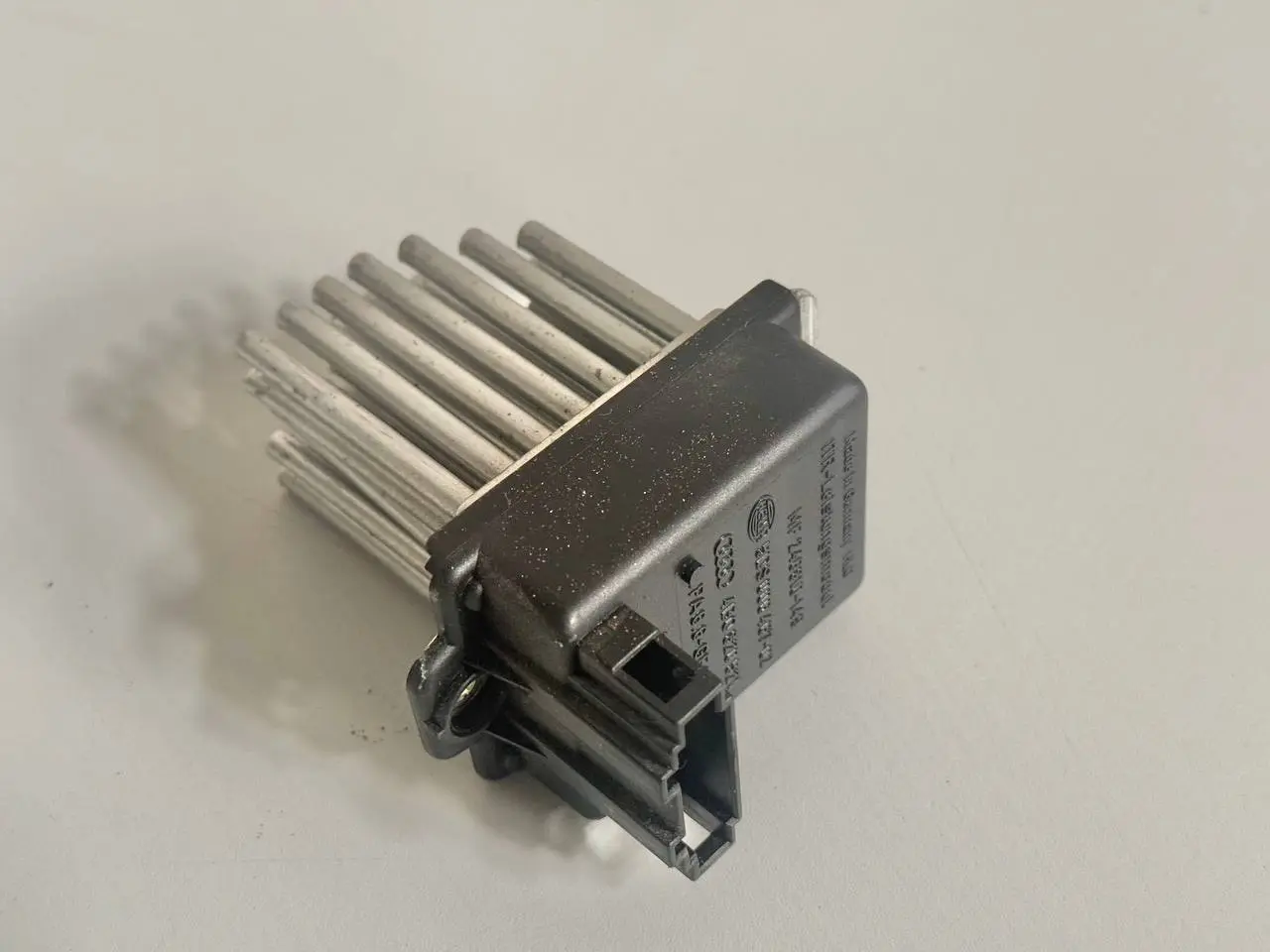 Steuergeraet Relais Heizungswiderstand A6 Avant 4B5 TDI 2.5L 2002 MF246810149