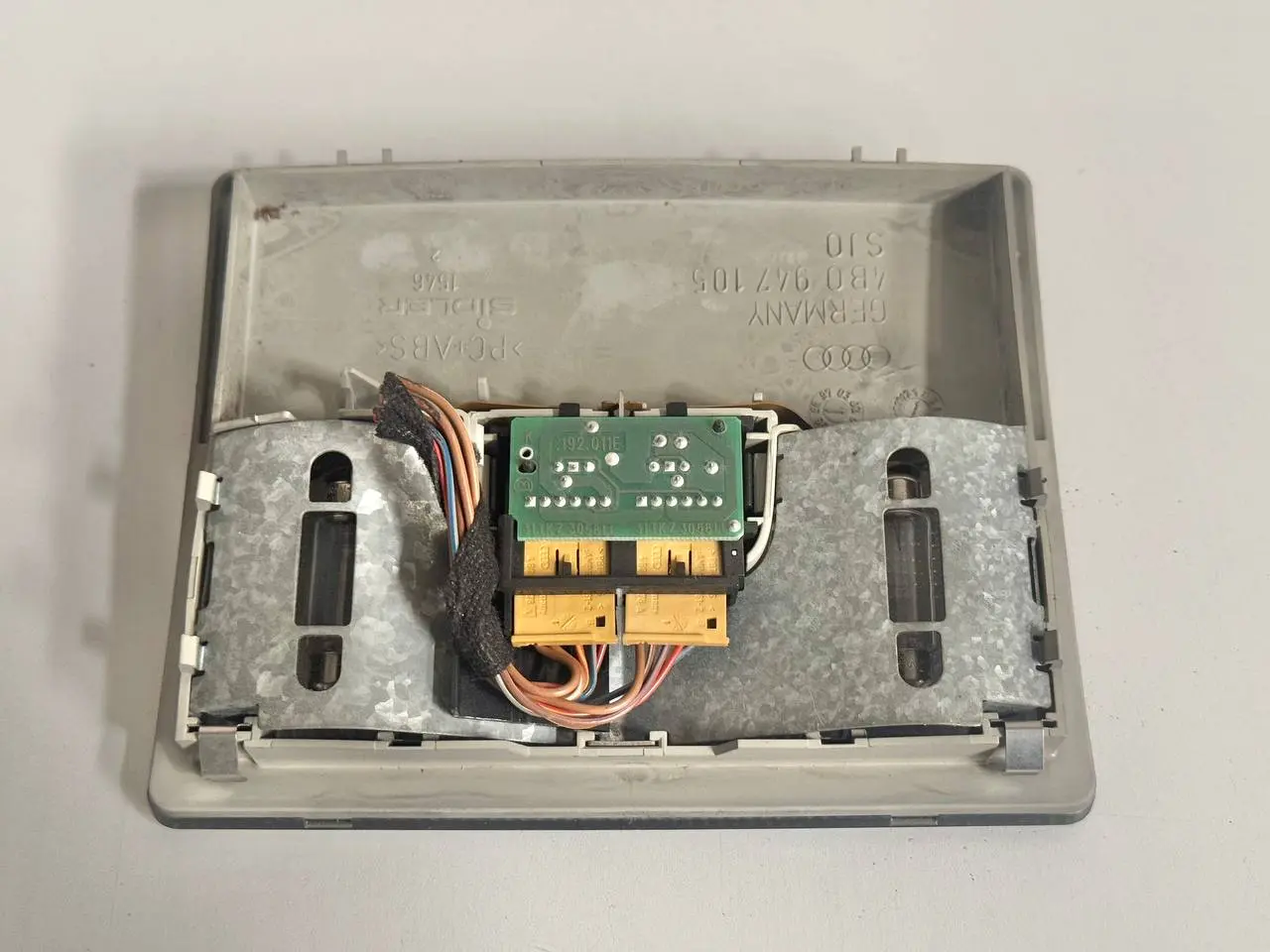 Innenleuchte Innenraumbeleuchtung 2St A6 Avant 4B5 TDI 2.5L 2002 4B0947105